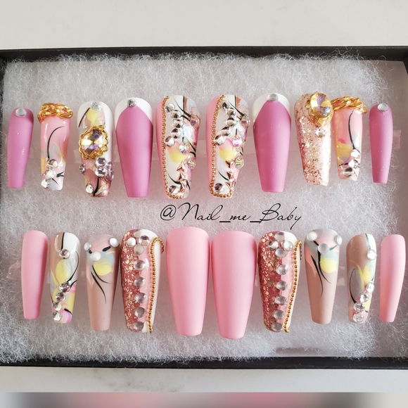 Luxurious press-on Nails - Picture 11 of 16